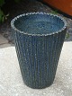 Vase i blålig farve designet og signeret af Arne Bang nr 116. Højde 12 cm og i perfekt stand.5000 m2 udstilling.