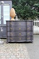 Antik 1800 tals barok kommode i sort farve.H:95cm. ...