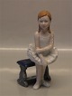 Royal Copenhagen figurine 137 RC Ballet girl in front of bench 17.5 cm