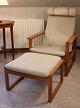 Hvilestol med skammel designet af Børge Mogensen model 2254 slædestolen høj model.   5000 m2 udstilling