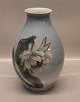 Kongelig Dansk 2650-2308 RC Vase med hvid blomst og insekter - natsværmmere ? 29 cm