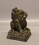 Kongelig Dansk Stentøj Unika - Abe siddende på firkantet fod 18 x 12 cm Signeret Knud Kyhn 1955