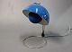 "Flowerpot" bord lampe, model VP4, designet af Verner Panton i 1968.5000m2 udstilling.