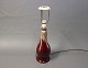 Bordlampe i mørkerød glasur fra Michael Andersens keramik fabrik på Bornholm.5000m2 udstilling.