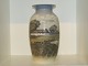 Royal CopenhagenStor vase med stråtækt bondegård