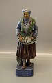 Kongelig Dansk Nordmandsdal figur Nr 15 Kgl. En malkekone fra Suderøen på Færøerne 28 cm Privatmalet