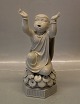 Kongelig Dansk 12458 Kgl. Dreng med løftede hænder på fod med lotusblomster 23.5 cm Ung Buddha ARNO MALINOWSKI