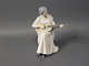 Dame der spiller guitar, nr. 1684, af B&G.5000m2 udstilling.