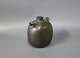 Fin mørkebrun keramik vase af Herman A. Kähler.5000m2 udstilling.