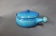 Keramik serveringsskål med låg og blå glasur af Herman A. Kähler.