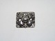 Firkantet sølv broche med blomster og blade fra ca. 1950-1960