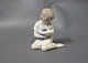 Kgl. porcelænsfigur, barn med baby, nr. 1938.