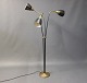 Trearmet sort gulvlampe i messing af ukendt design.5000m2 udstilling.