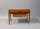 Lille sybord i teak med hjul af Dansk Design fra 1960erne. 5000m2 udstilling.