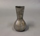 Vase i tin af Just Andersen, nummereret 2617.5000m2 udstilling.