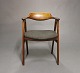 Armstol i teak og sæde af mørkt uld, Dansk Design fra 1960erne. 5000m2 udstilling.