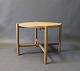 Sidebord, model PP35, i sæbebehandlet eg designet af Hans J. Wegner i 1945 og fremstillet hos PP Møbler.5000m2 udstilling.