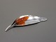 Bladbroche med fin rav klump stemplet Original Ulrich i 925 sterling sølv. 5000m2 udstilling.