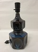 Lampe, SøholmStor lampe med smuk blå glasur Søholm Denmark StentøjSøholm-nr.: 1062H: 31,5cm inkl. fatning