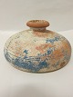Varmedunk af lertøj fra Knabstrup Lervarefabrik (1856-1988), antikStemplet og sjælden varmedunkH: 10,5cm, Diam: 23cmBemærk: Afslag ved bund