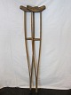 Krykker  2 gamle krykker af træH: 132cm