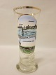 Erindringsglas fra SønderborgErindringsglas med tekst: "Andenken an Sonderburg", "Marinestation", "S.M.S. Mars" "Die historische Düppel-Mühle" (se foto)  Ca. 1890-1900H: 16,5cmVi har et stort udvalg af antikke glas