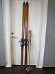 Cross-country ski made of woodOld Cross-country ski made of wood with bindings and ski sticks (please take a look at the photos)L Ski: 2mL Sticks : 124cm