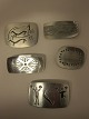 Brosche af TinVintage smykkerStemplet: Jørgen Jensen Denmark Pewter Handmade Design: Jørgen JensenVi har et bredt udvalg af tinsmykker
