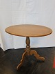 Søjlebord, ovaltFyrretræ med original ådring-bemalingCa. 1850-1900H: 72cm, bordplade 87cm x 60cm
