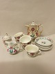 DukkekaffestelAntikt  dukkekaffestel i fajance fra ca. 1900Saxony, Villeroy & BochBemærk: Nogle dele er defekte//skåret