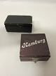 SmykkkeæskerGamle/antikke smykkeæskerDen øverste med tekst i låget: Karl Jørgensen, Urmager & Guldsmed, NæstvedØverst: Dkr.: 175,-