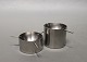 Askebæger fra serien Cylinda Line designet af Arne Jacobsen for Stelton.5000m2 udstilling.