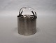 Isspand fra serien Cylinda Line designet af Arne Jacobsen for Stelton.