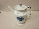Kaffekande, Blå Blomst, kantetRoyal Copenhagen kaffekandeRC-nr. 85022. sorteringVi har et godt udvalg af Blå Blomst fra Royal Copenhagen