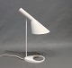 Arne Jacobsen, hvid bordlampe, designet i 1960 og fremstillet af Louis Poulsen.5000m2 udstilling.
