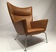 Wingchair, model CH445, i Valnød elegance læder af Hans J. Wegner og Carl Hansen og Søn.5000m2 udstilling.