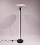 PH 3½-2½ gulvlampe med stel af sort metalliseret messing og stål af Poul Henningsen og Louis Poulsen.5000m2 showroom.
