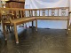 HjørnebænkHjørnebænk, med smukt dekoreret rygBænken har stået på det tidligere Slotshotel i AugustenborgFra før 1950L: 135cm x 135cmH ryg: 76cmH sæde: 44cmGod standBemærk: Armlæn i den ene fastgjort med nye skruer (ses tydeligt på foto)