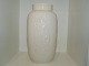 Royal CopenhagenStor hvid vase med fire menneske dekorationer fra 1956