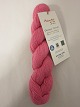 Andean Mist Økologisk BomuldAndean Mist bomuld er et certificeret økologisk naturprodukt fra Peru.Den viste farve er: Wild Rose, Farvenr. 14006Prisen er pr. nøgle med 50 gram bomuld