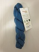 Andean Mist Økologisk BomuldAndean Mist bomuld er et certificeret økologisk naturprodukt fra Peru.Den viste farve er: Mood Indigo, Farvenr. 18006Prisen er pr. nøgle med 50 gram bomuld