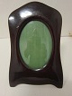 Fotoramme, gammel, af mahoni med buet glasFlot stand, - og glasset er heltCa. år 190023,5cm x 15,5cmVi har et stort udvalg af gamle rammerKontakt os for yderligere information