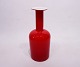 Stor rød glas vase med indvendig hvidt opal glas af Otto Brauer for Holmegaard.5000m2 udstilling.