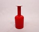 Rød glas vase med hvid opal glas indvendig af Otto Brauer for Holmegaard.5000m2 udstilling.