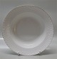 Tradition 1275-659 Dyb tallerken 23.5 cm  Royal Copenhagen 1275 - hvid halvblonde med guldkant