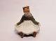 Kgl. Porcelænsfigur, siddende Amagerpige, nr.: 1315.5000m2 udstilling.