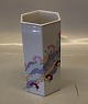 Bing & Grøndahl Rød B&G 1817-5473 6-kantet Vase Design Annegrethe Halling Koch 20 x 9 cm 1817-5473 pink - Prisme