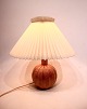 Gul keramik bordlampe af Michael Andersen.5000m2 udstilling.