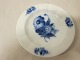 Royal Copenhagen, Blå Blomst, kantetAssietterGode til smør, dip, salt mv.Kongelig/RC-nr. 10/8554Diam: 9,5cmFotos er eksemplerVi har et godt udvalg af Blå Blomst fra Royal Copenhagen