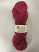 Roving er et naturprodukt af højeste kvalitet fra  sydafrikanske angorageder blandet med den fineste merino fra får.Den viste farve er: Rhododendron, Farvenr. 4017Prisen er pr. nøgle med 100 gram Roving